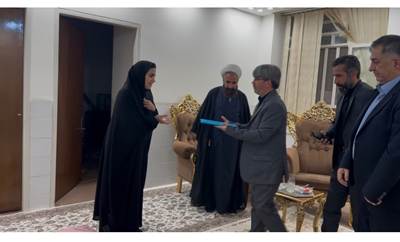دیدار مسئولان بنیاد شهید و بانک دی با خانواده شهید اقتدار «امید رحیمی» در یزد